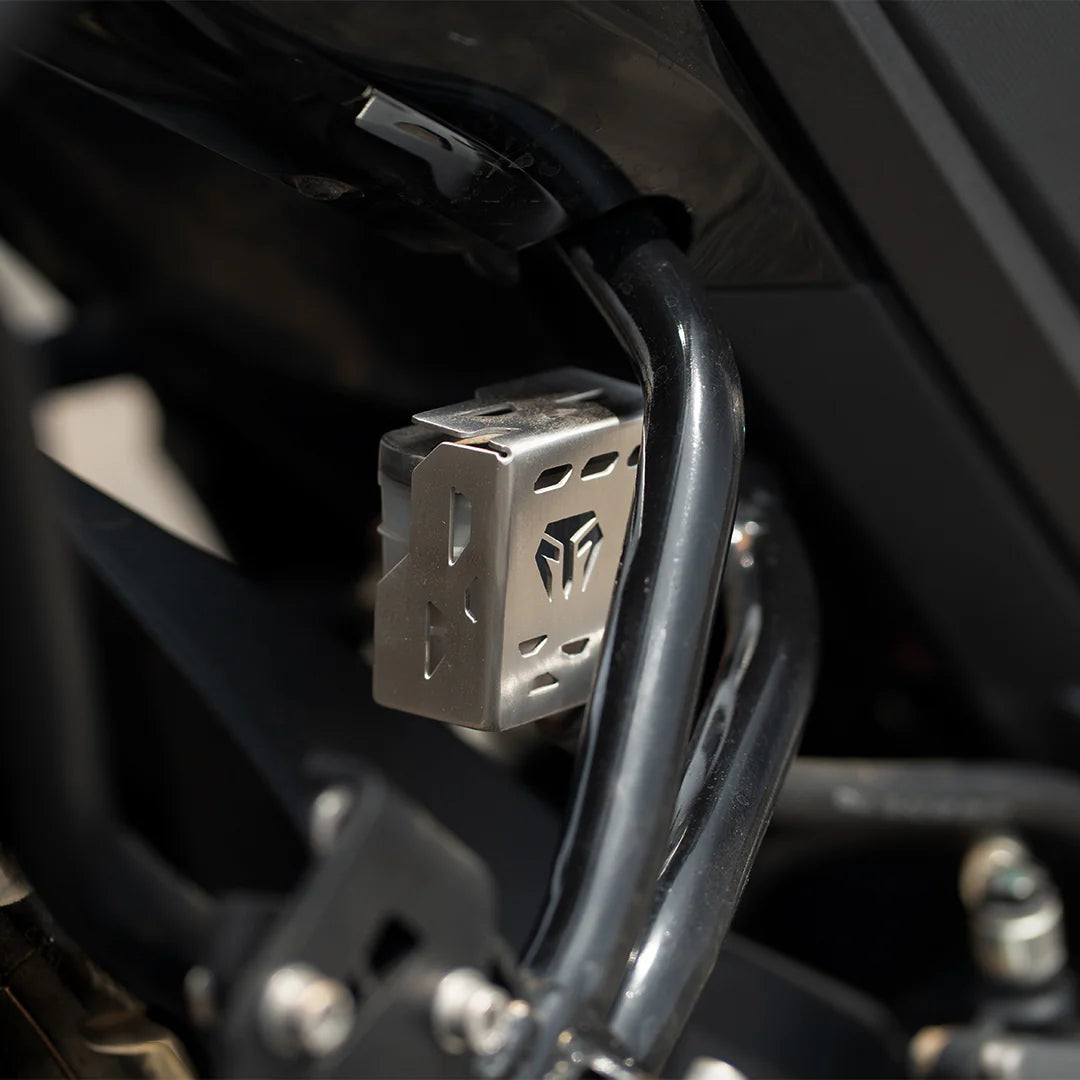 Moto Torque - RESERVOIR OIL GUARD FOR HONDA CB 200X (SS)