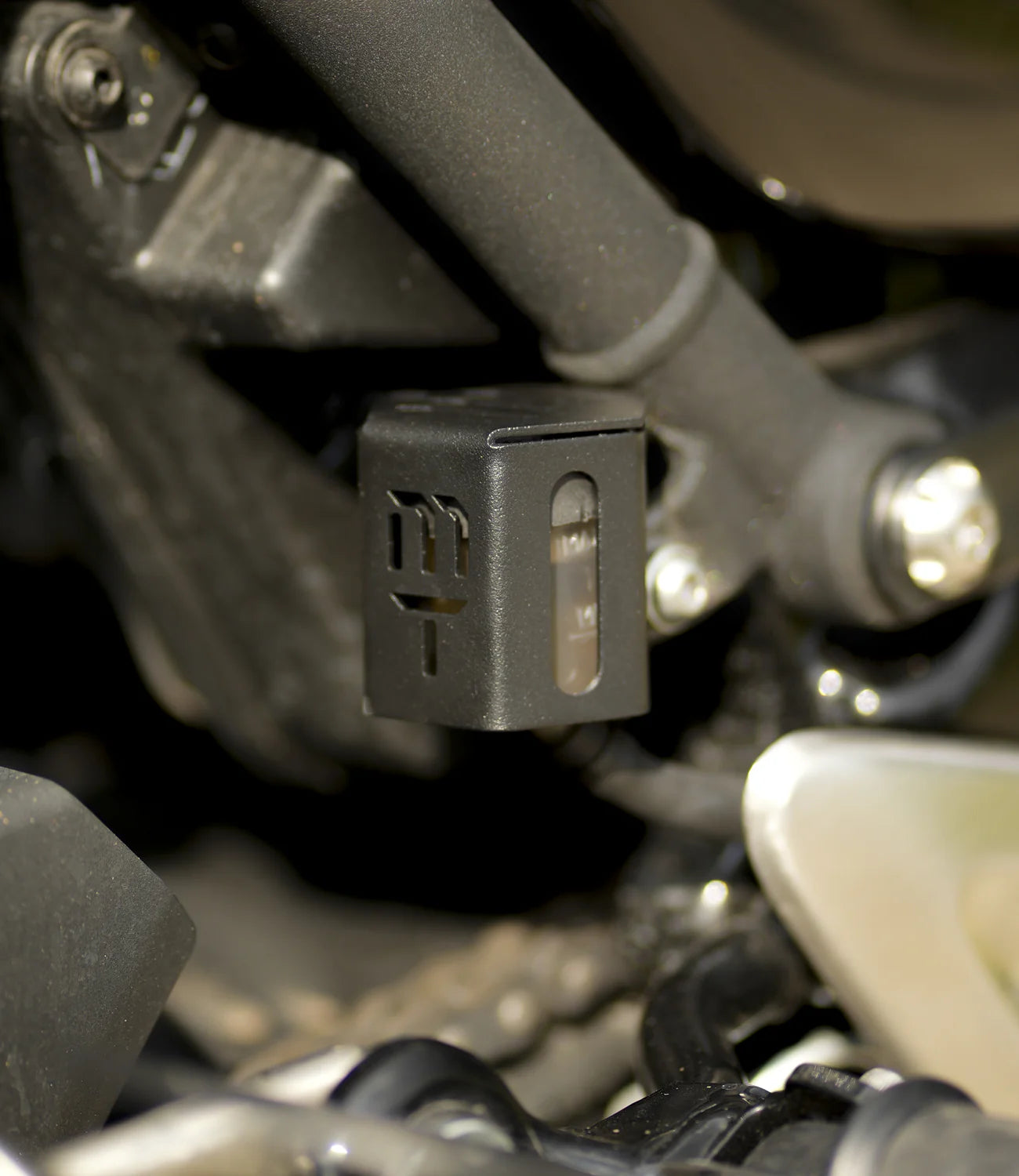 Moto Torque - RESERVOIR OIL GUARD FOR TRIUMPH SPEED 400