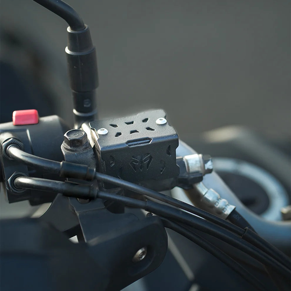Moto Torque - FRONT MASTER CYLINDER GUARD MS BLACK FOR HONDA CB 200X
